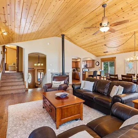 Dawn Retreat - Mtn Views, Pet-Friendly, Hoa Amenities! Villa